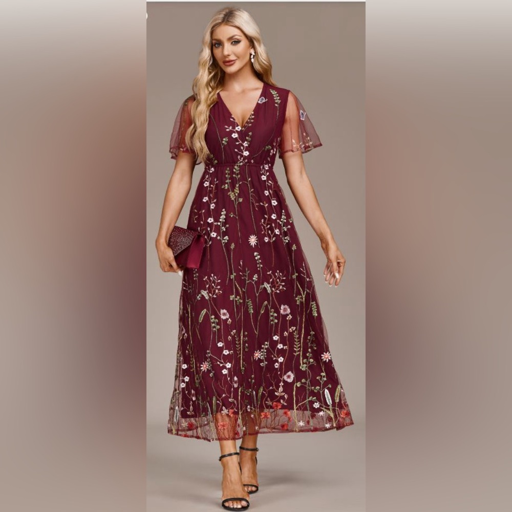 MODLILY DESIGN Elegant Floral Embroidered Burgundy Dress, size Large (US 12-14)